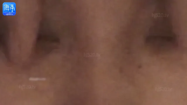 【真实灌醉】联手朋友几人灌醉平时高冷无比的颜值校花，醒着的时候多牛逼，现在是不是倒下了，被随意玩！