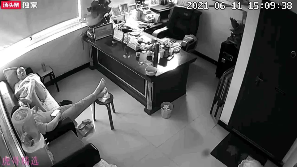 监控破解食堂大姐沦为乡镇领导的玩物，办公室秘密做恶心的勾当